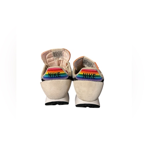 Nike - Picture 4 of 5